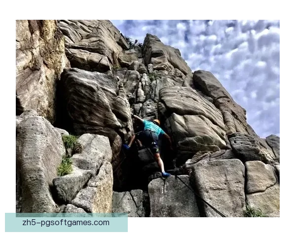 征战高山，挑战极限，勇者的登山赛