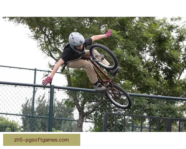 BMX比赛精彩纷呈，实时分数瞬息万变