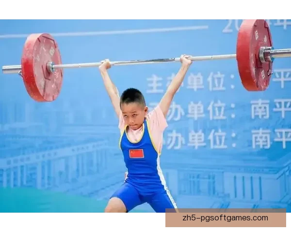 举重杯赛：力量试炼赛场中的荣耀与挑战